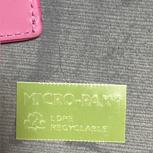 NWT Barbie X Miniso women’s pink limited edition embossed long wallet snap close - Picture 13 of 15